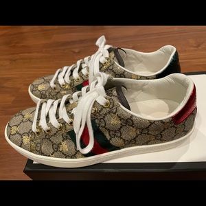 Women's Ace GG Supreme sneaker with bees.